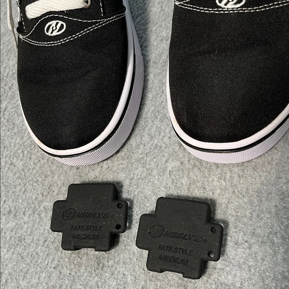 Heelys Pro 20 HES10393 Shoes Youth Boys Size 7 Black White